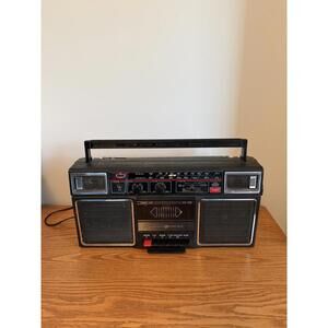 1990’s General Electric Boombox GE Model 3-5452 Cassette / AM /FM RADIO